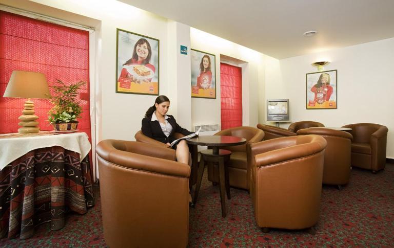 Отель Ibis Paris Le Bourget Ла-Курнёв Экстерьер фото