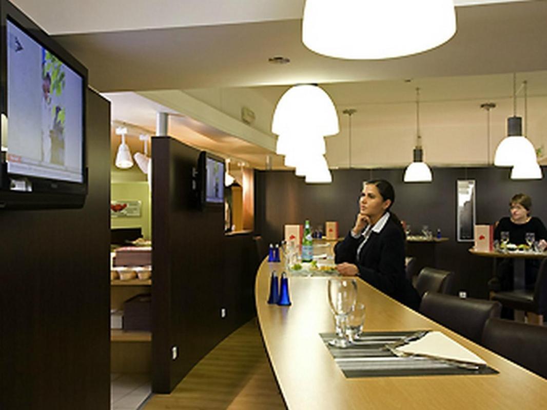 Отель Ibis Paris Le Bourget Ла-Курнёв Экстерьер фото