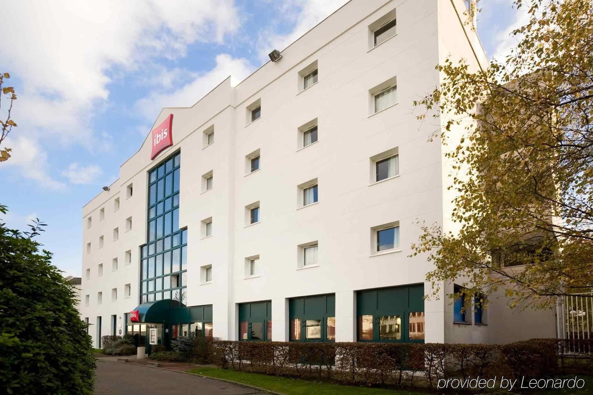 Отель Ibis Paris Le Bourget Ла-Курнёв Экстерьер фото