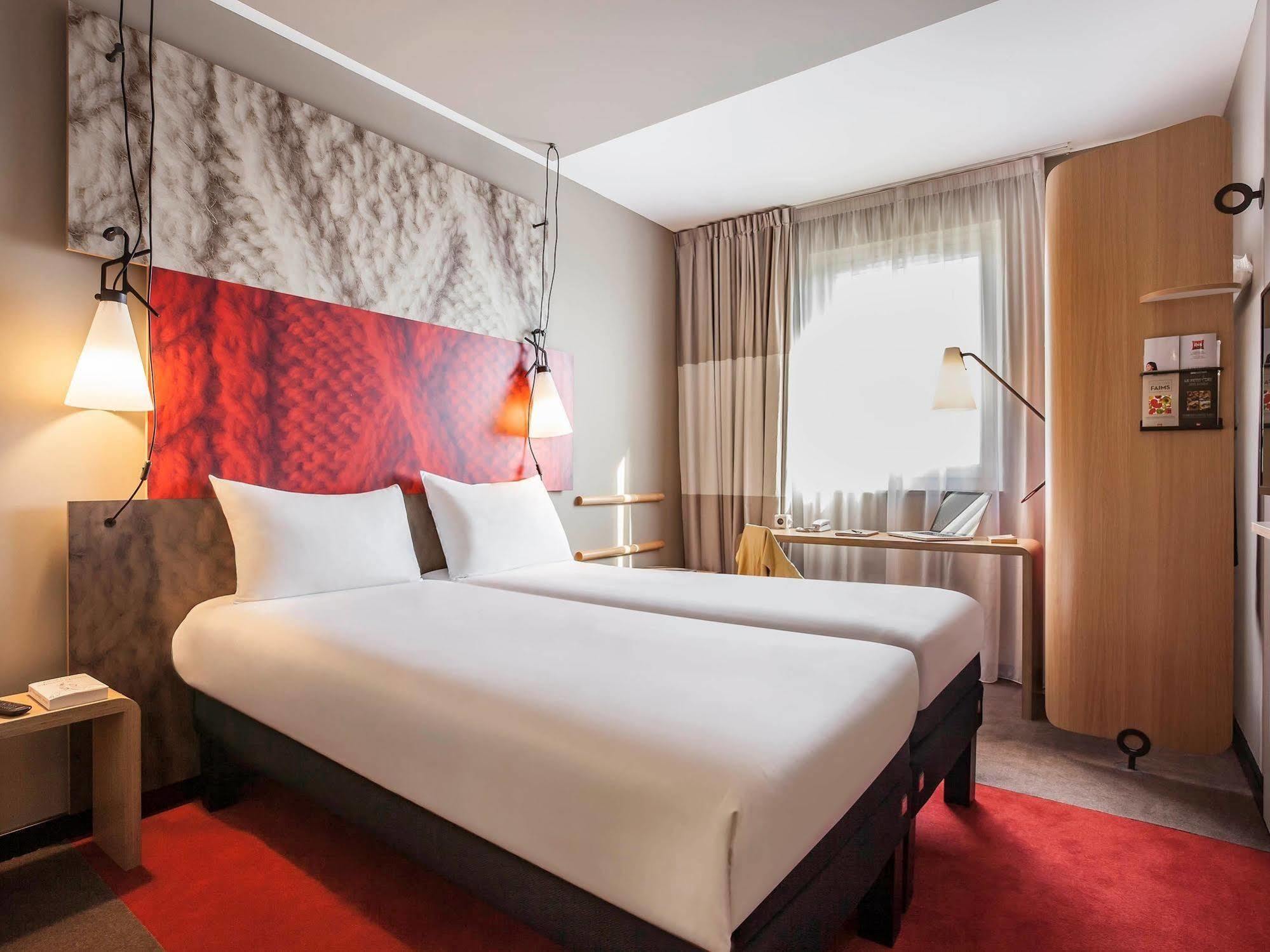 Отель Ibis Paris Le Bourget Ла-Курнёв Экстерьер фото