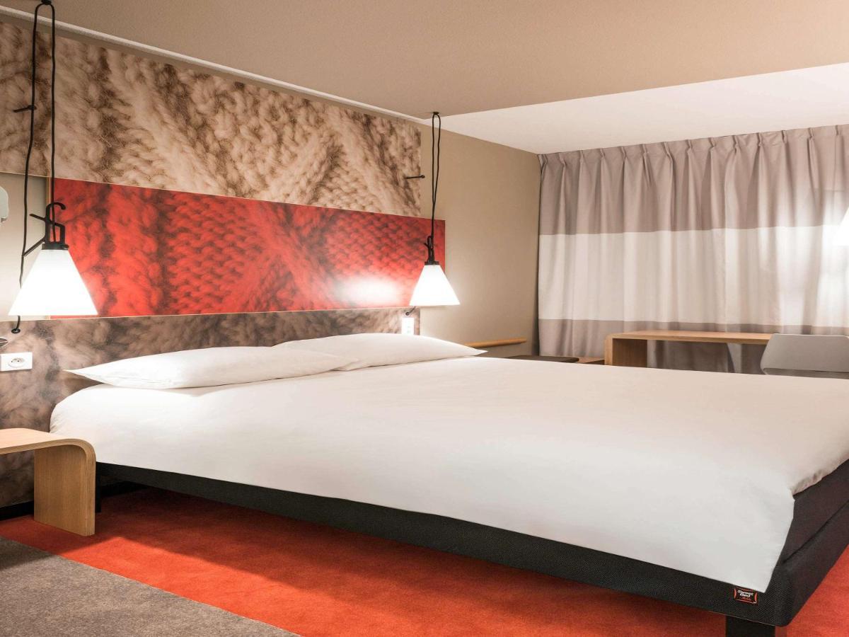 Отель Ibis Paris Le Bourget Ла-Курнёв Экстерьер фото